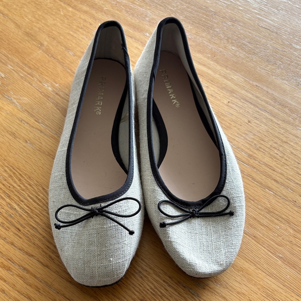 Primark Women's Beige Flats with Black Trim